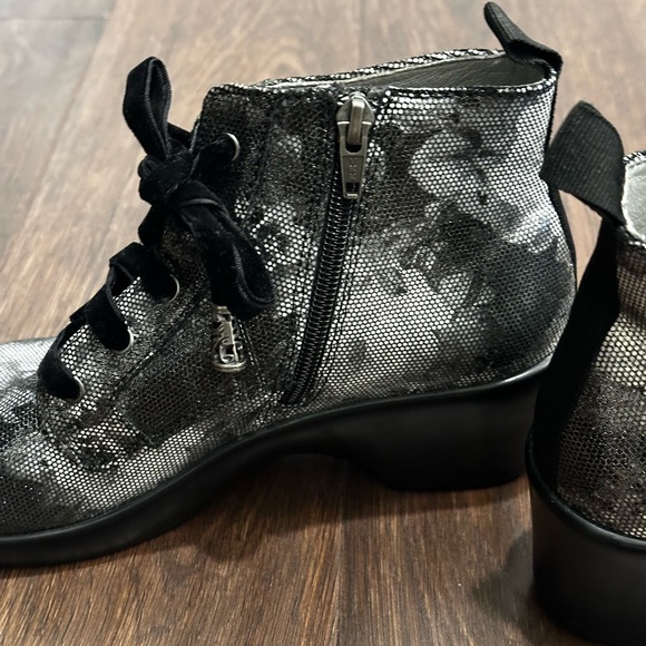 Women’s Algeria Eliza Elegance Lace Up Booties - Picture 6 of 16